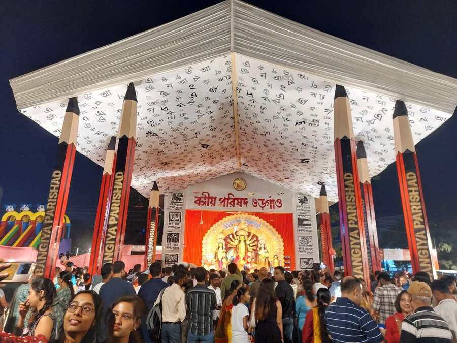While not at the scale of Kolkata’s Durga Pujas, the pandals at Gurugram have also started embracing the concept of themes. Started in 2006, the Durga Puja organised by Bangiya Parishad Gurgaon at HUDA Grounds, Sector 56, had a theme focussed on education and inspired by Ishwar Chandra Vidyasagar’s ‘Bornoporichoy’