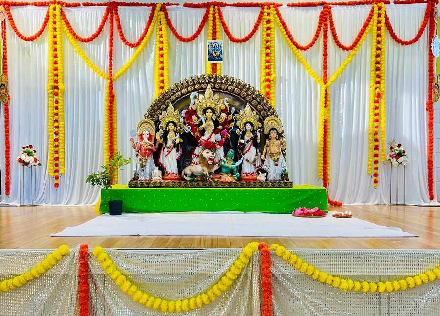 The celebrations began on October 10 this year and the Durga idol was flown all the way from Kolkata. The ‘mandap’ was decorated in elegant white with garlands of yellow and orange marigolds
