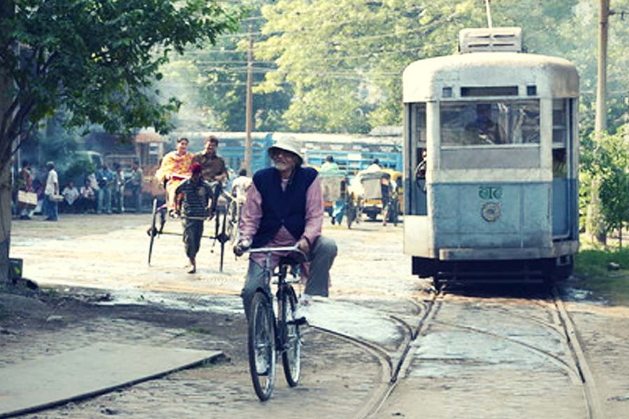 Amitabh Bachchan as Bhaskor Banerjee in a scene from Shoojit Sircar’s ‘Piku’ (2015)