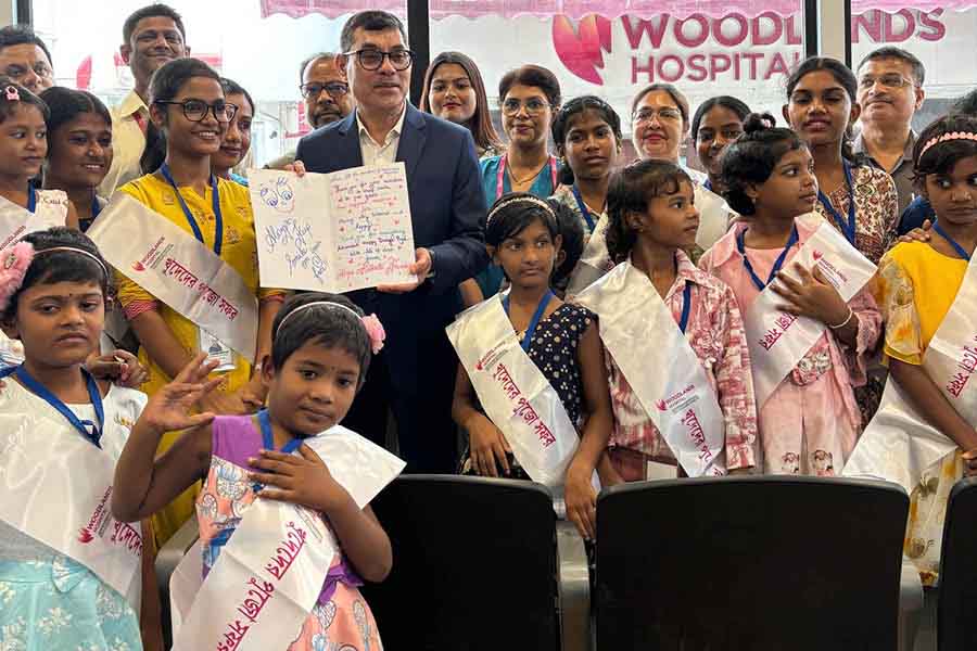 Girl children from Hope Kolkata Foundation present a Thank You card to Mr Rupak Barua, MD & CEO, Woodlands before embarking on a pandal hopping trip around Kolkata