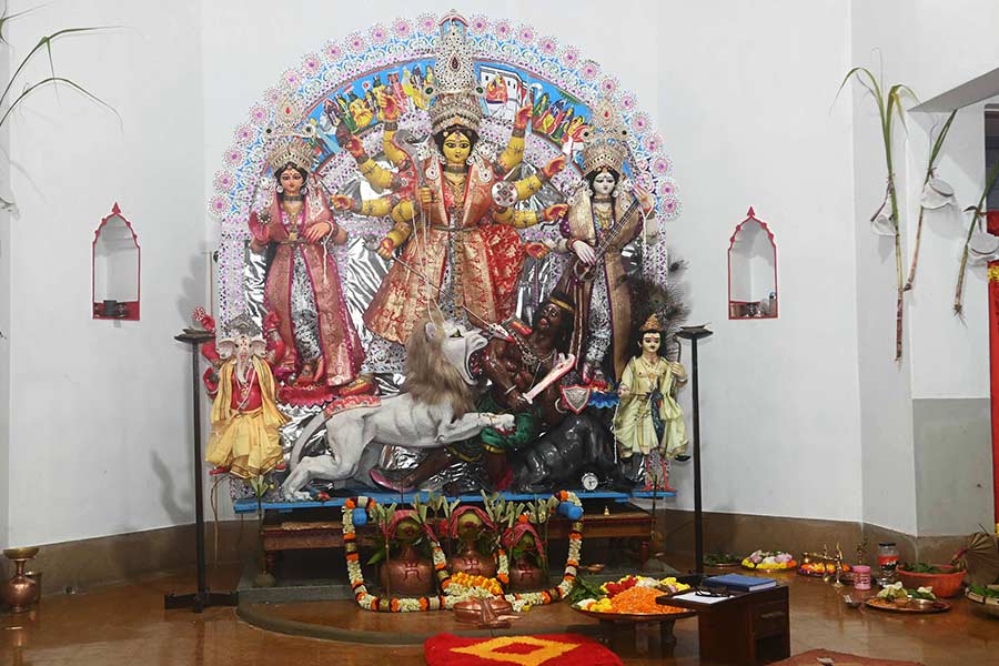 Durga Pujas in Bonedi Families in Kolkata | Rajpur’s Lahiri House ...