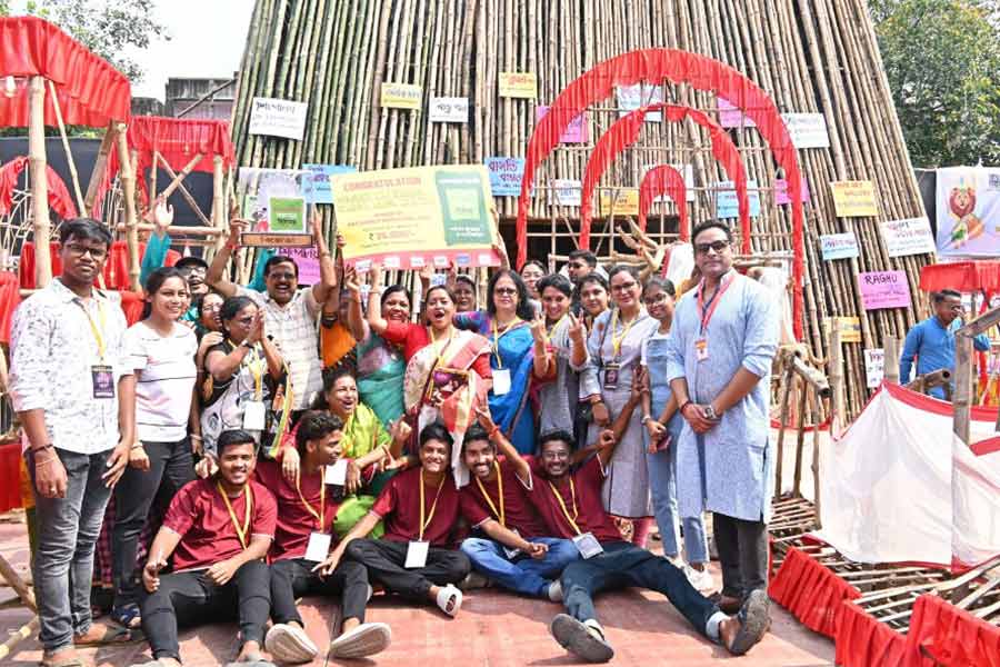 Kankurgachi CIT Building Residents' Welfare Society (1-4) bagged the top winner's prize