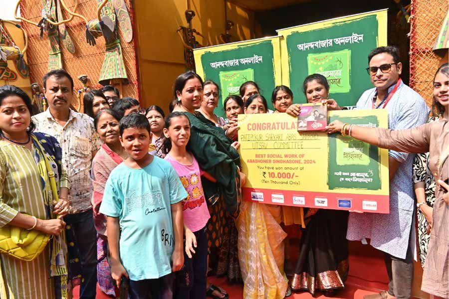And the Social Work Award goes to... Patipukur Sarkar Avas Sharad Utsav Committee shines bright in social service