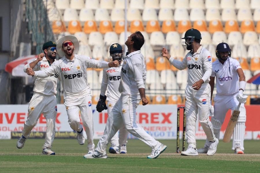 Pakistan vs England Pakistan beat England by 152 runs to level series