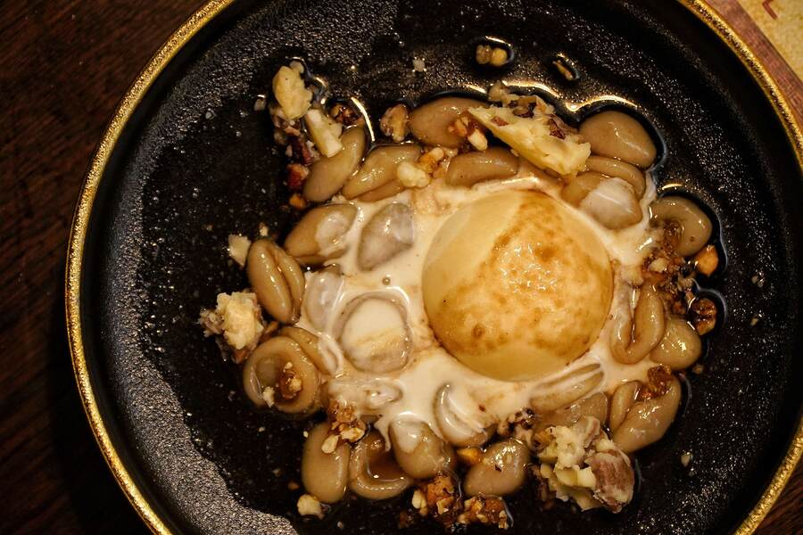 Traditionally made with fresh ‘churpi’, butter, and sugar, Popo’s has flipped the script by whipping up a cheesy ice cream and swapping the usual ‘Bakcha Moku’ filling with mochi balls for that perfect chewy texture. It’s a modern twist that’ll have you saying, ‘Who knew cheese could be this ‘cool’?’ 