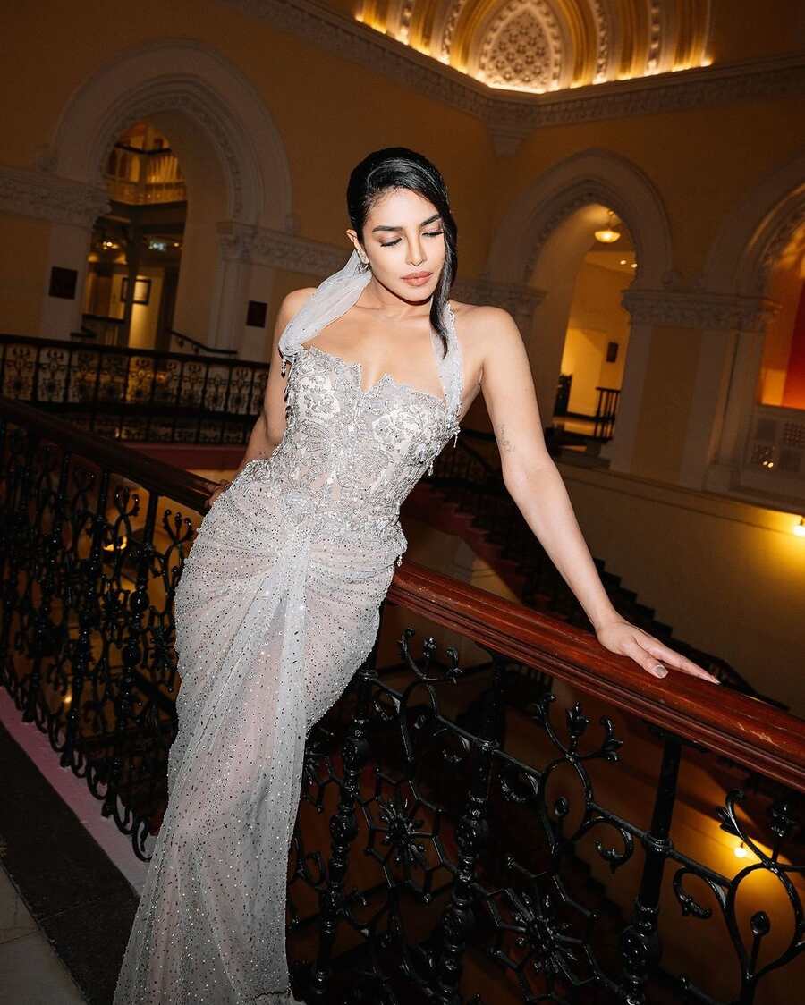 Dewy makeup, soft nude lip colour and smokey eyes with dramatic lashes completed her look. 