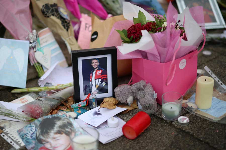 A view of flowers and tributes on a bridge in the city centre to remember former One Direction singer Liam Payne in Liverpool, Britain, October 20, 2024.