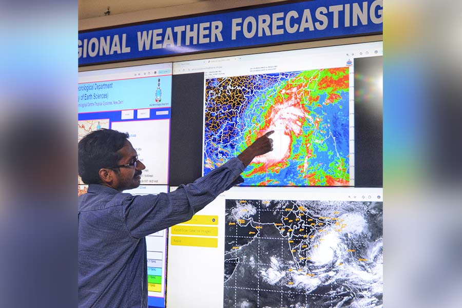 Scientist Sourish Bandopadhyay shows the progress of Cyclone Dana on a digital screen, at the Regional Weather Forecasting Centre in Alipore on Wednesday