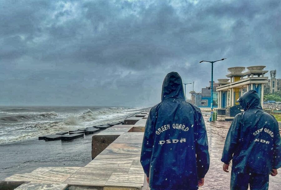 Digha Sankarpur Development Authority (DSDA) Green Guards keep tourists away from the sea
