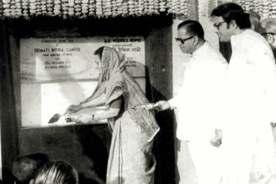 A newspaper clipping shows, on December 29, 1972, opposite the Indian Museum, Indira Gandhi, the then Prime Minister of India,laid the foundation stone for India’s first underground tube project