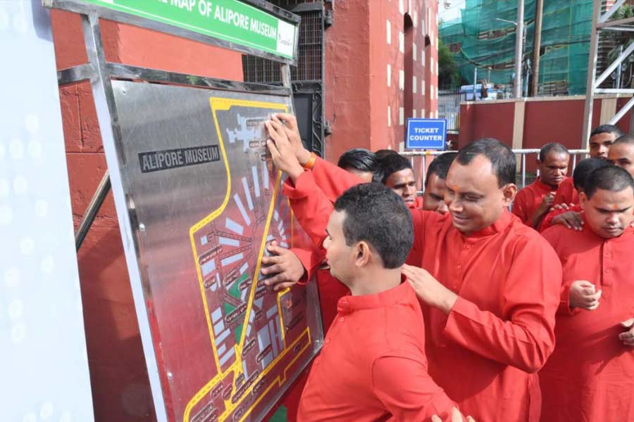 Yi Kolkata, a non-governmental organisation dedicated to empowering young Indians, made Alipore Jail Museum accessible for the visually impaired and persons with disabilities by equipping it with 44 indicators, 53 general signs, one Braille map of the museum, four ramps and one wheelchair