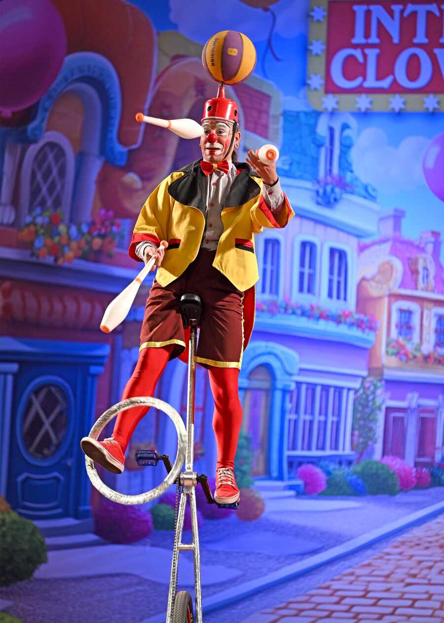 While there was no full-fledged trapeze art on display, the festival hosted several high-octane displays, including marvellous juggling atop tall motorcycles, foot-tapping dance numbers and clownish boxing matches that left everyone in splits. Embracing the occasion, some of the parents put on red noses in the crowd, much to the glee of their little ones