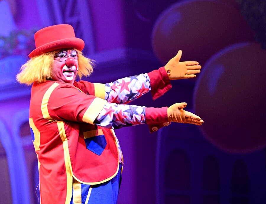 Having started clowning in 1990, D’Souza studied the art at the University of Wisconsin. The heartbeat of the Kolkata International Clown Festival, which has been going on for a decade, D’Souza is optimistic about greater international participation in the coming years, since “clowns from all over the world feel increasingly enthusiastic to perform in India” 