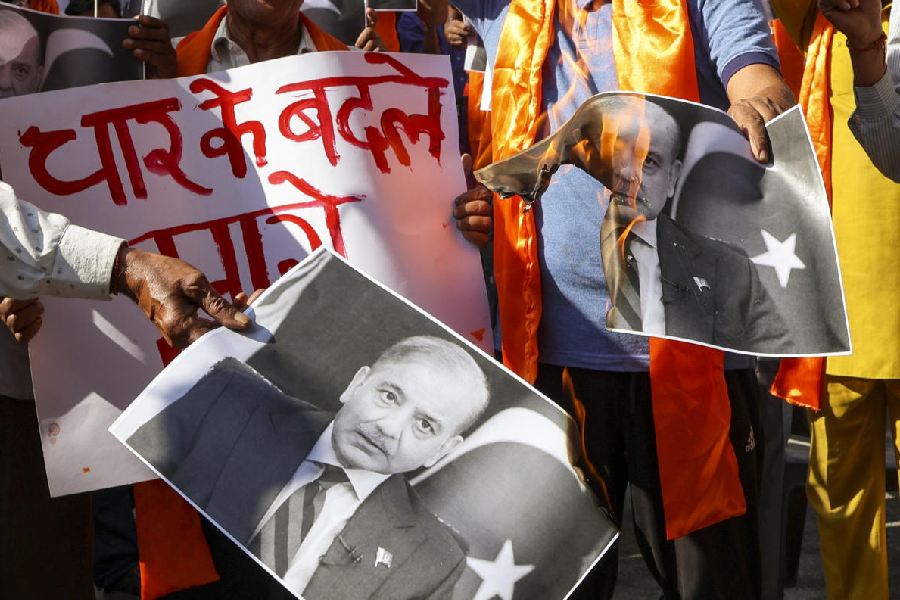 Members of the Shiv Sena Dogra Front burn posters of Pakistan Prime minister Shehbaz Sharif in Jammu on Friday. PTI
