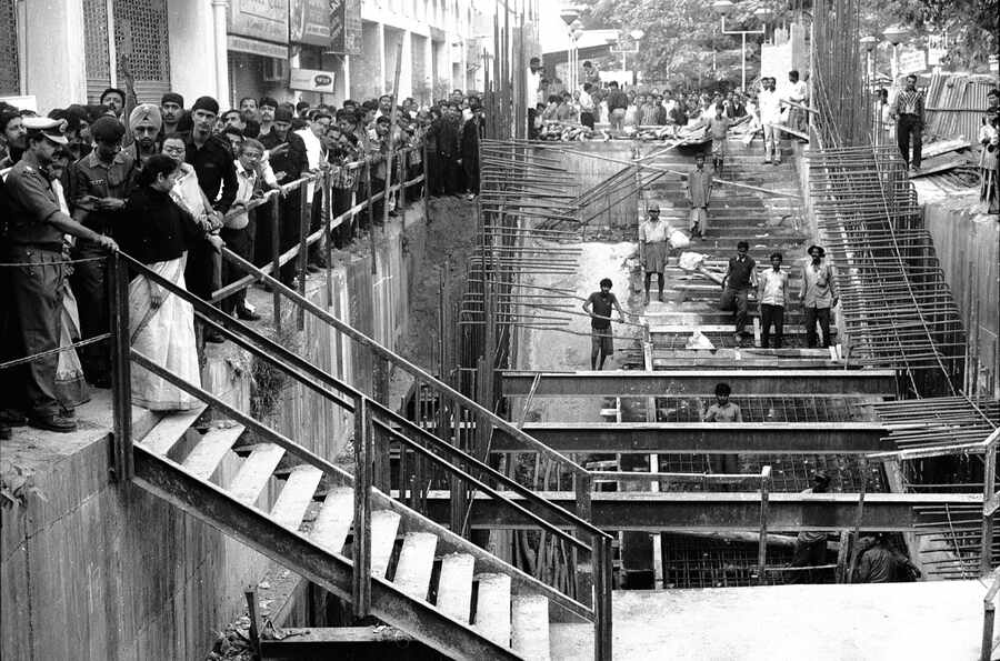 Former Union railway minister Mamata Banerjee visits Metro work at Dum Dum in 2000. Around that time, she had announced that the allocation to the Calcutta Metro Railway Project from Tollygunge to Garia would be increased to ensure early completion