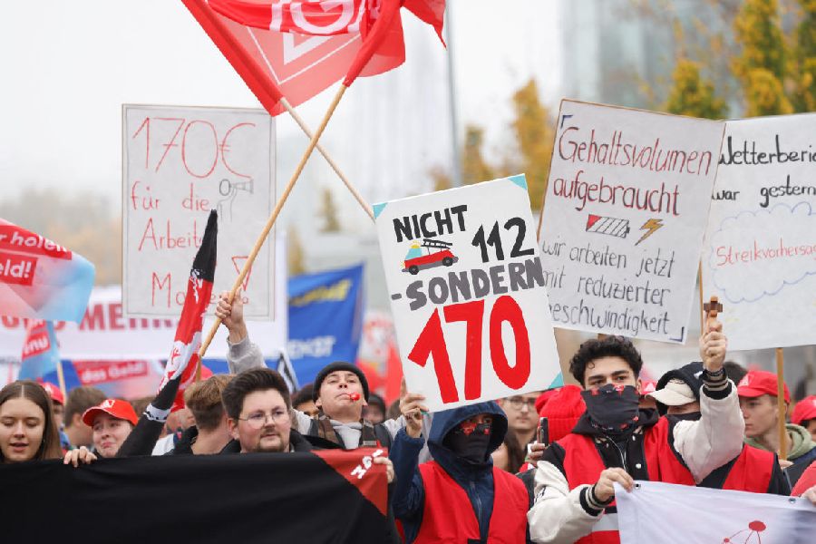 Echoing the protest in Berlin, the Audi workers demand a raise of 170 euros as well.  "Not 112 but 170," read some of the signs held by the protestors in Ingolstadt.