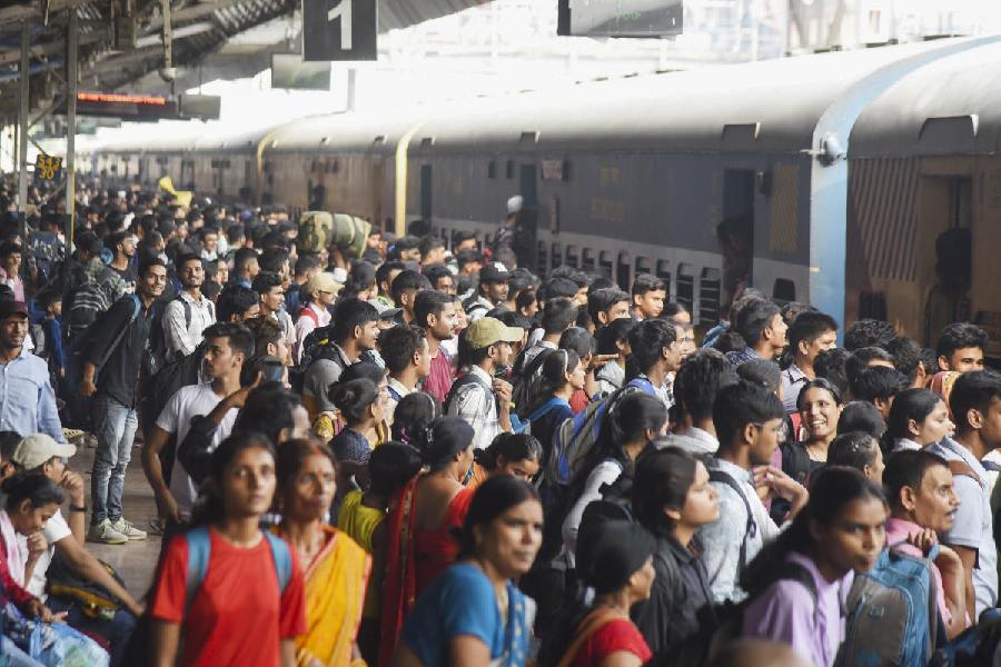 Hunted Railway Stations: ଭୟାନକ ରେଳ ଷ୍ଟେସନ; ରାତି ହେଲେ ଶୁଭେ କାନ୍ଦିବା ଓ ...