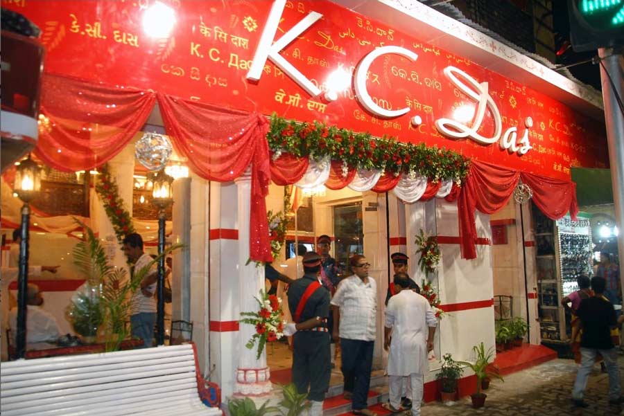 K.C. Das is celebrated as the birthplace of the iconic rosogolla, a sweet that has become an integral part of Bengal’s culinary heritage  