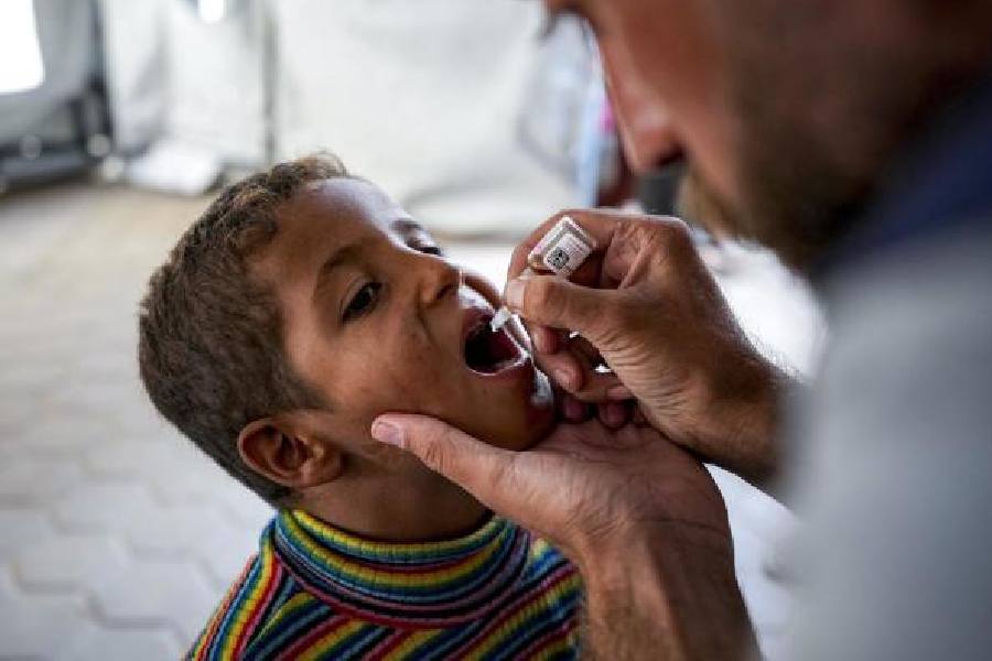 A health worker administers a polio vaccine to a child at a hospital in Deir al-Balah, central Gaza Strip, Sunday, Sept. 1, 2024