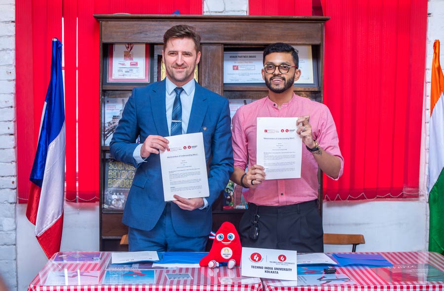 Alliance Française du Bengale (AFdB) signed a Memorandum of Understanding (MoU) with Techno India University (TIU), West Bengal to establish the 'Franco-Indian Centre of Excellence for Language and Culture'. It will promote the French language and culture while facilitating academic collaborations between France and India. In picture, Nicolas Facino, director, Alliance Française du Bengale, and Meghdut Roychowdhury, executive director & chief innovation officer, Techno India University