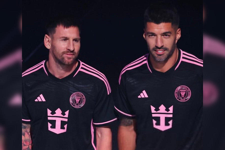 Leo Messi and Luis Suarez at the unveiling of the new Inter Miami title sponsor.