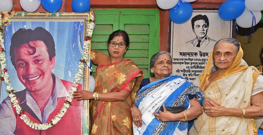 Minister in-charge of women & child development and social welfare Shashi Panja, along with family members of Uttam Kumar, pays floral tributes to Mahanayak Uttam Kumar at 51, Ahiritola Street, on his 98th birth anniversary. The house is the thespian's ancestral residence