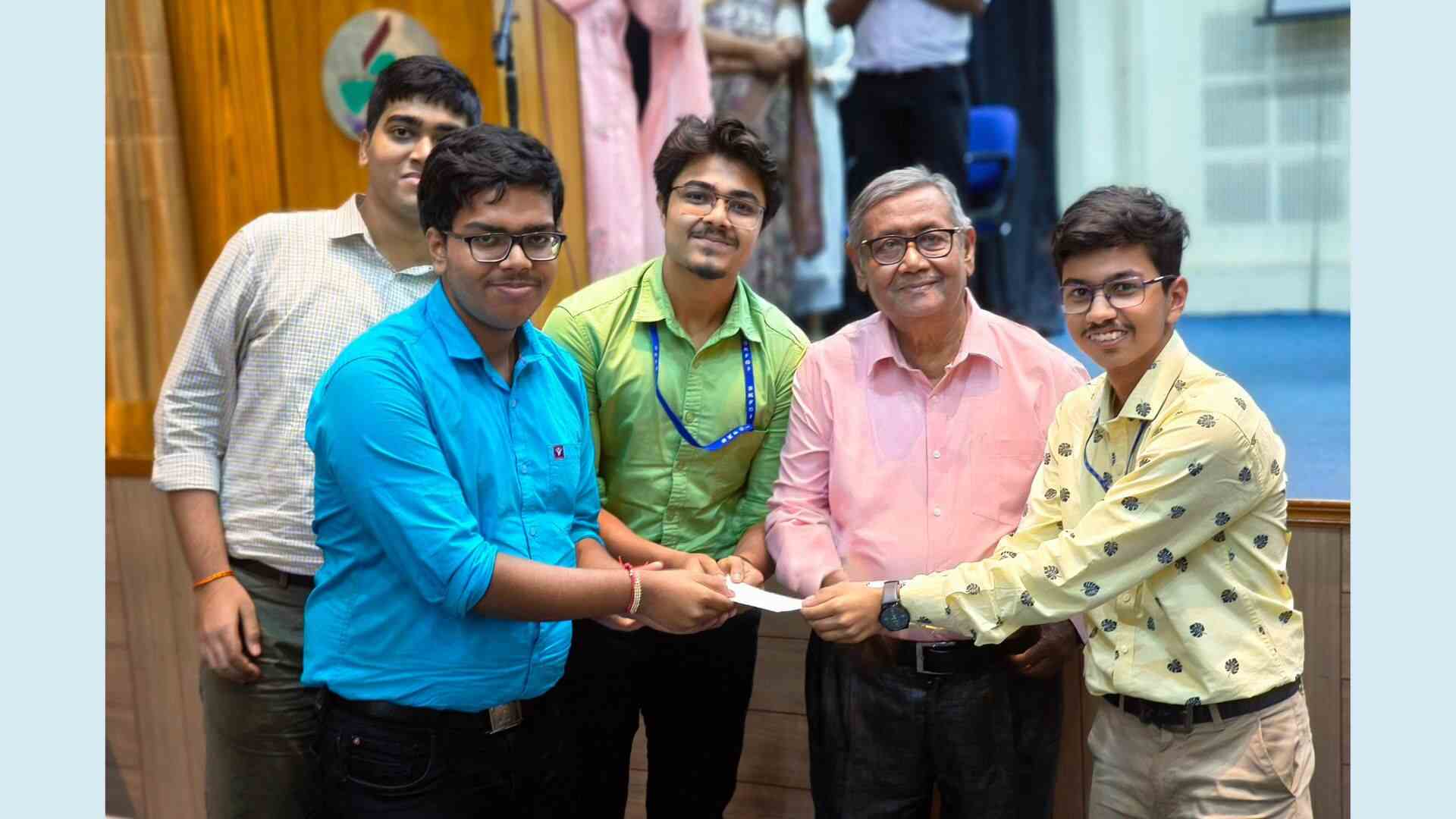 The occasion was further honoured by the presence of Prof (Dr) B N Basu, Adjunct Emeritus Professor, SKF, who handed over cash prizes to the IDEATHON winners.