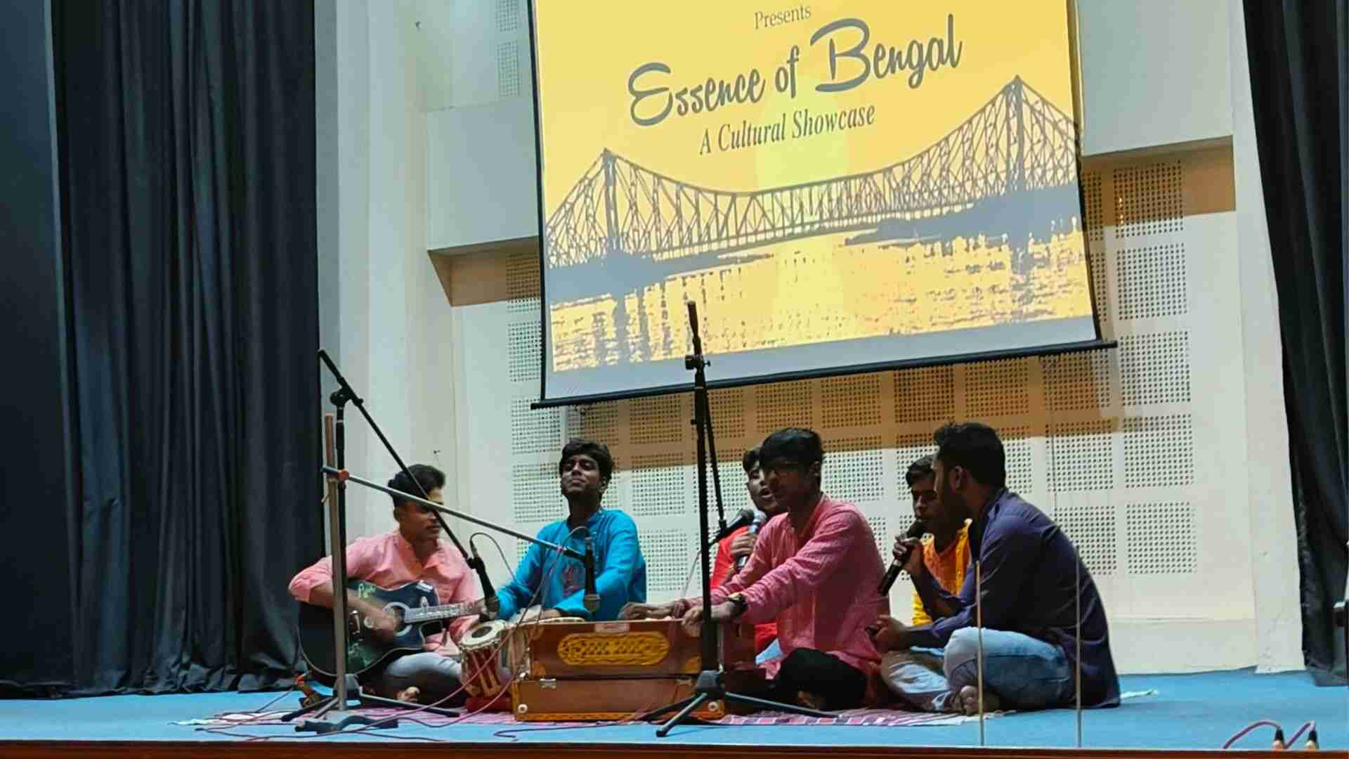 A cultural extravaganza titled ‘Echoes of Bengal: A Cultural Showcase’ was also organised by the current students, offering a vibrant display of Bengal’s rich folk culture and art forms.