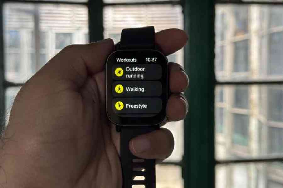 The watch has many workout modes and is IPX8 rated but does not have a dedicated swimming mode