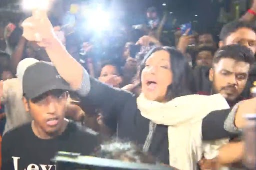 Mob attacking Rituparna at Shyambazar 