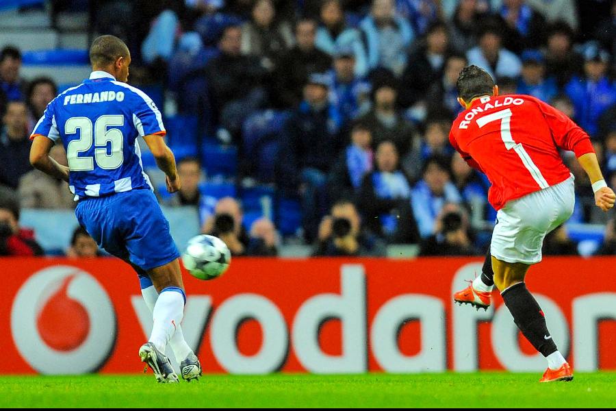 Cristiano Ronaldo scored an absolute rocket against Porto, in UCL 2009