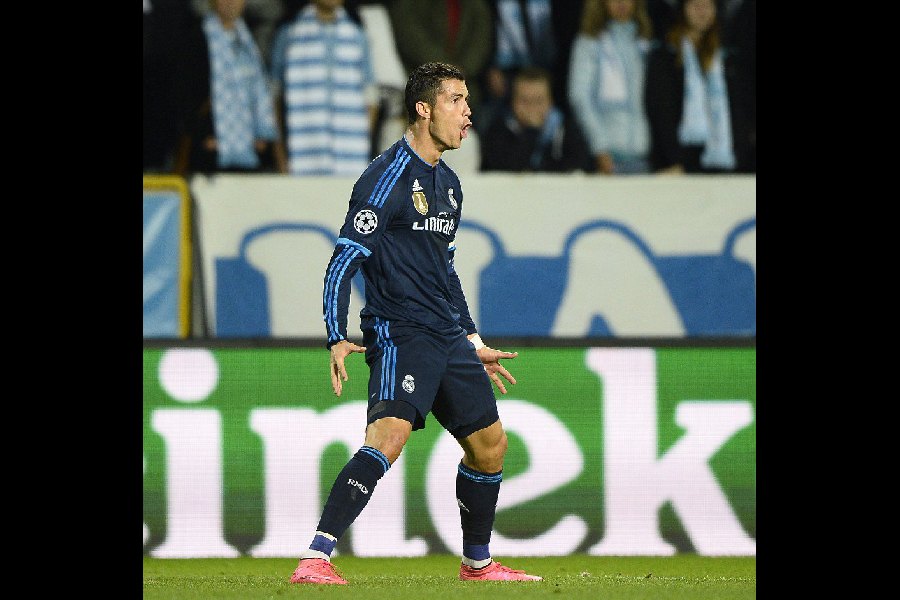 Cristiano Ronaldo scored 2 goals against Malmo FF in 2015 and became Real Madrid's record all-time top scorer.