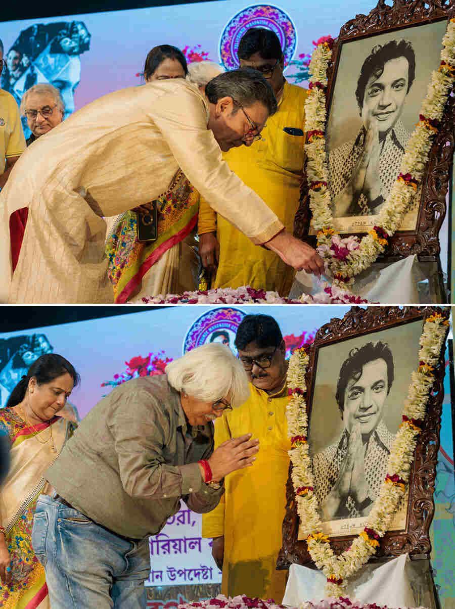 (From left) Kushal Chakraborty, a veteran actor who made his cine debut with Satyajit Ray’s ‘Sonar Kella’ playing the role of Mukul, offered tribute to Uttam Kumar. Joining him was Haranath Chakraborty, veteran director of films like ‘Mangaldeep’ and ‘Tarokar Mrityu