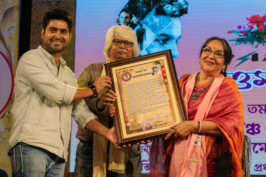 Acclaimed danseuse and actress Mamata Shankar was also felicitated by the committee. She was awarded as Best Actress in a Character Role. Shankar also received the letter of appreciation on legendary actress Sabitri Chatterjee's behalf. Chatterjee was awarded the Lifetime Achievement Award. Shankar reminisced her memories with Uttam Kumar, visiting his family home in Kolkata during Lakshmi Puja, and meeting him as a child right after the icon received the National Award for ‘Nayak’.