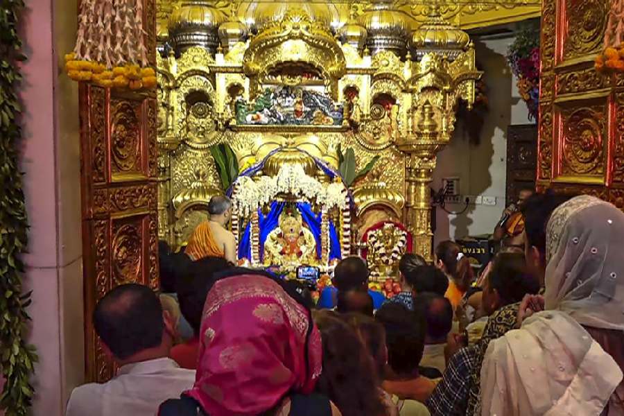 Devotees take part in 'aarti' at Siddhivinayak temple on Ganesh Chaturthi festival, in Mumbai, Saturday, Sept. 7, 2024.
