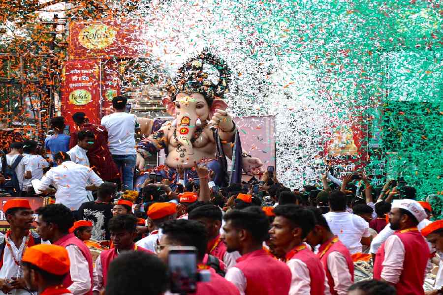 Devotees take part in the procession of 'Nagpur Mahal Raja' idol towards the pandal ahead of the Ganesh Chaturthi festival, in Nagpur.