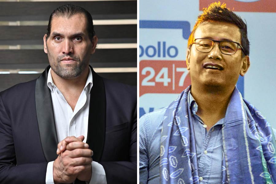 The Great Khali (left) Baichung Bhutia (right)