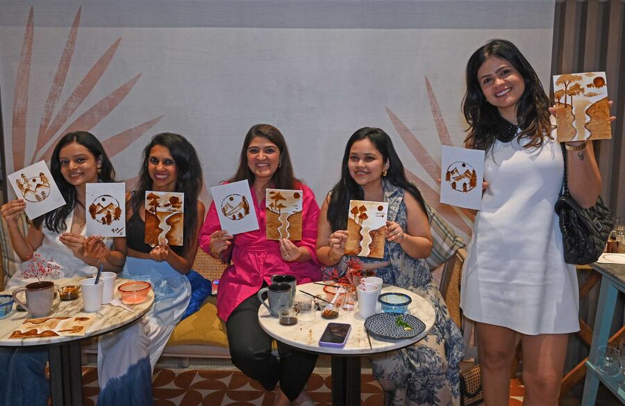 The art workshop was held at the Tess, an in-house all-day Euro- Asian bistro of the newly opened hotel in south Kolkata. The place, which stays open from 11am to 11pm, smelt of coffee as the mentor and participants picked their brushes up to paint with real coffee 