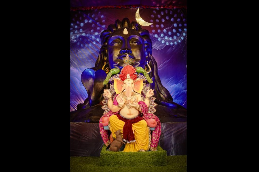 Executive Palace Complex at Baguiati, featuring a grand 13-foot Adiyogi replica as part of the Ganesh Chaturthi celebration.