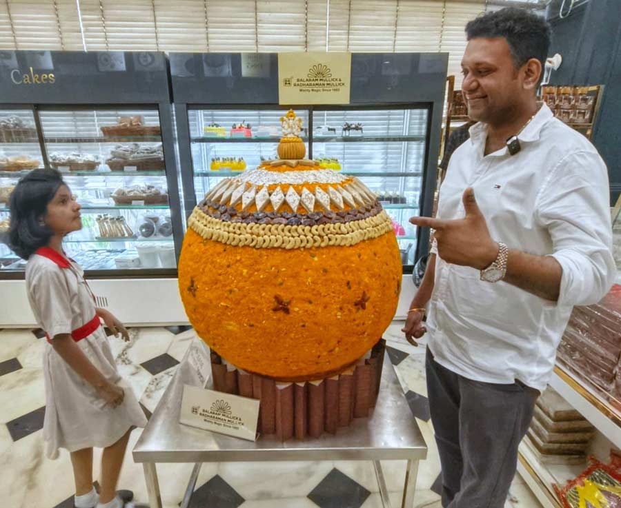 Sudip Mullick, the owner of the age-old Bengali sweet shop Balaram Mullick and Radharaman Mullick, on Saturday proudly presents a 500-kg laddoo decorated with myriad kinds of dry fruits and kaju barfis. A small idol of Ganesh finds pride of place atop the giant sweet. The so-called ‘biggest laddu’ is priced at Rs 1 lakh