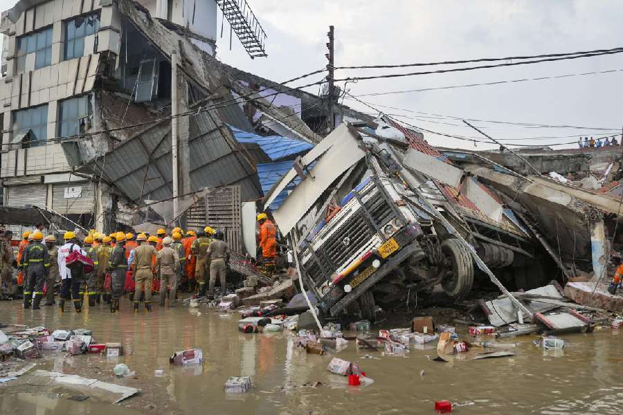 Building Collapse | Lucknow: Multi-storey Building Collapses, Nearly ...