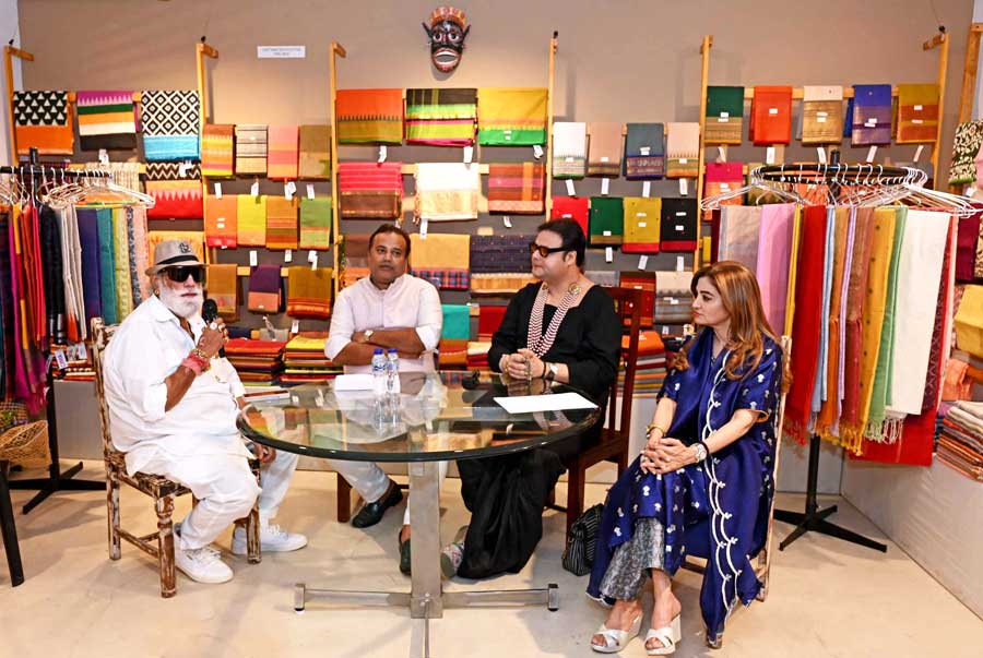 Kundan Lal Verma and Vinesh Kumar Maheshwari in conversation with theatre artist Sujoy Prasad Chatterjee and Ladies Study Group president Minnie Juneja at the preview of Art in Life at CIMA Gallery