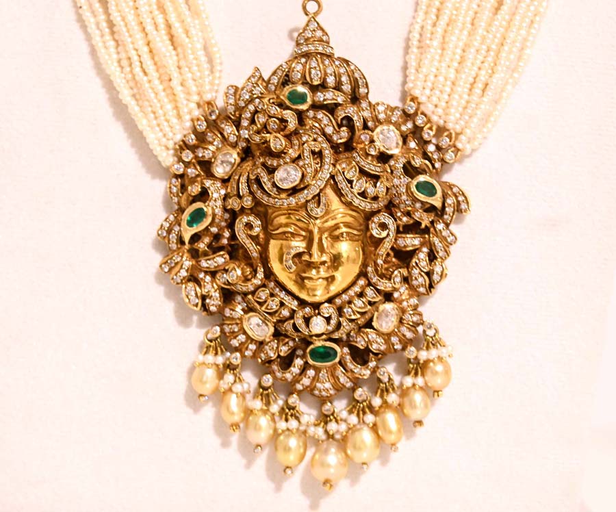 A stunning piece of temple jewellery, made with gold, diamonds, emeralds and pearls, on display at Art in Life