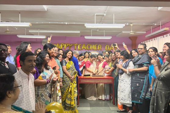  A melodious medley of songs from the nineties sparked joy and exuberance amongst the teachers. The euphoric duet sung by the musical geniuses of the school supported by instrumental music sent a merry note around the hall