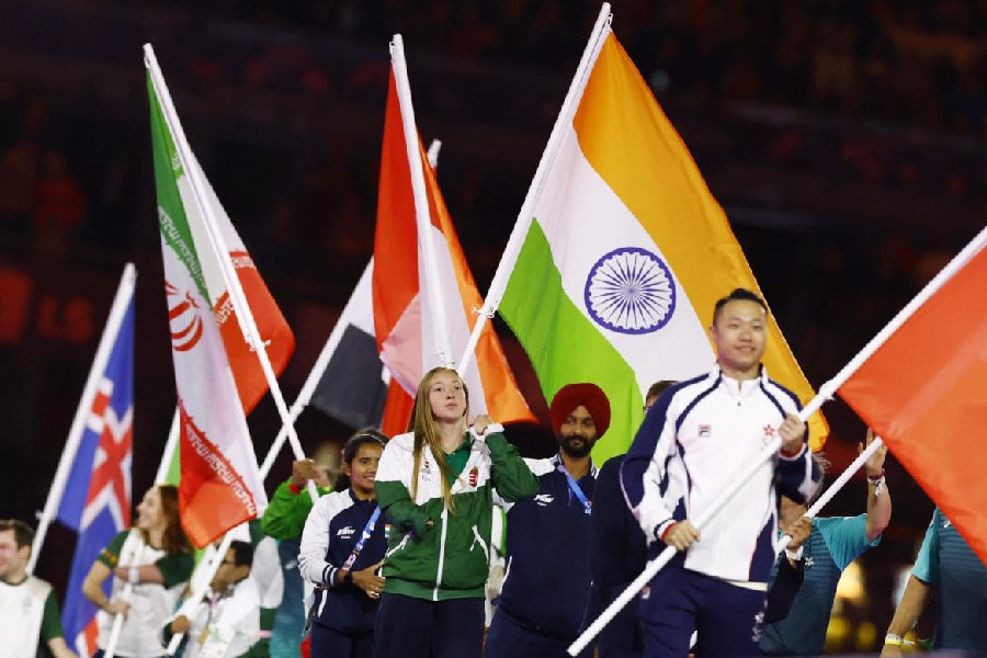 Flag bearer Zsofia Konkoly of Hungary and India's Preethi Pal and Harvinder Singh during the closing ceremony. 