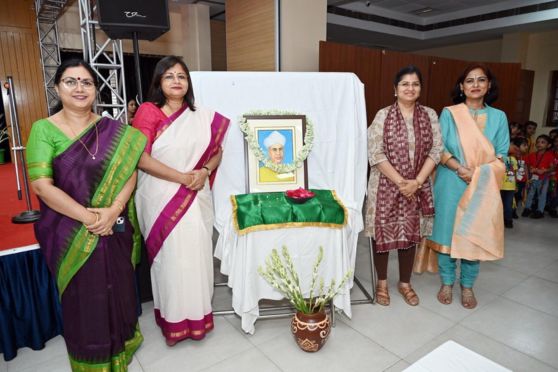 The programme began with a floral tribute to Dr. Sarvapalli Radhakrishnan, whose birthday is celebrated as Teachers' Day. This was followed by an engaging performance by the tiny tots of the Pre-primary and Primary classes. The children expressed their love for and their gratitude to their teachers through a skit, which was both humorous and nostalgic, songs and dances