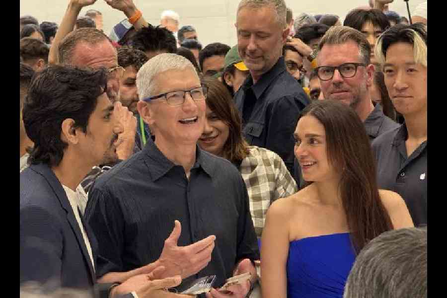 Siddharth and Aditi Rao Hydari with Apple CEO Tim Cook in Apple Park, Cupertino