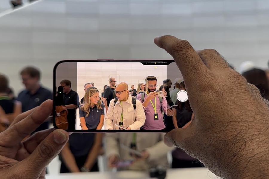 Camera Control is capacitive and can detect pressure and gestures, and works with the Taptic Engine to provide physical feedback.