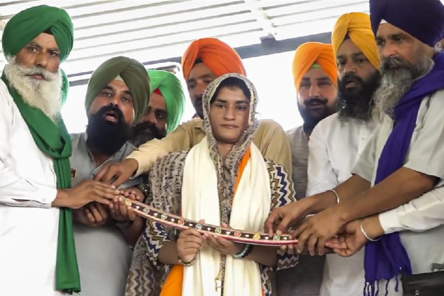Olympian Vinesh Phogat being felicitated at a farmers' rally on the 200th day of their ongoing protest, at Shambhu border.