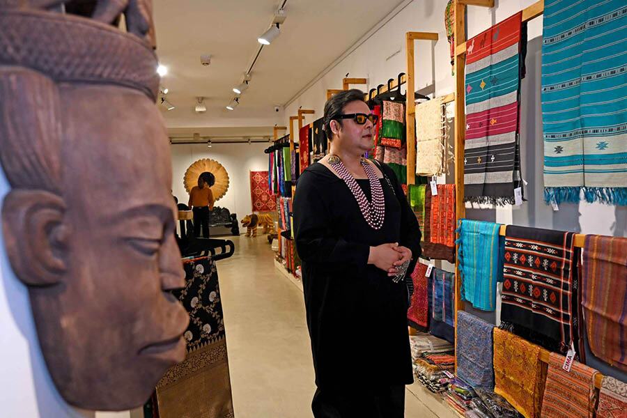 Sujoy Prasad Chatterjee donned a statement neck piece by Mireya Jewels at the opening of the exhibition